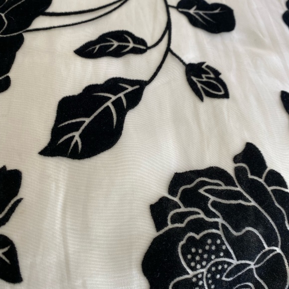 🖤Pillow with Black Rose Design over White Mesh🖤 - Picture 3 of 6